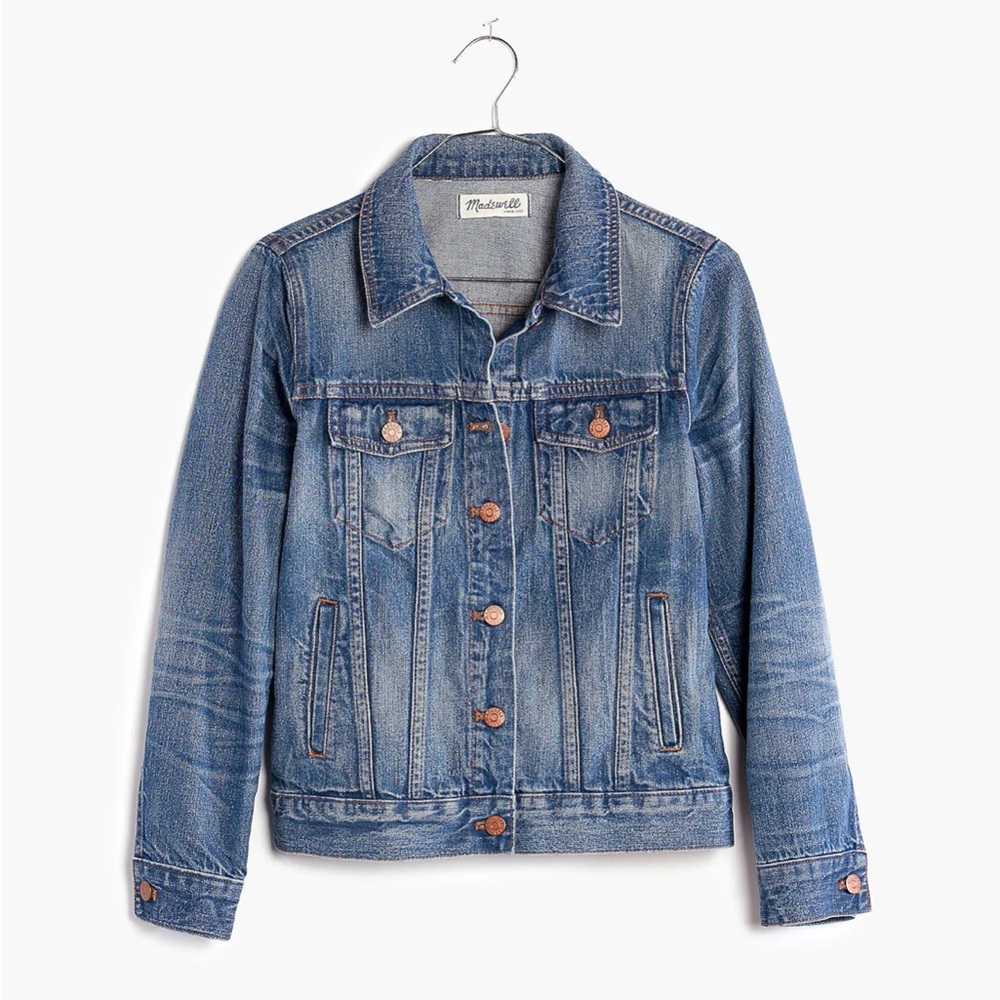 Madewell The Jean Jacket in Pinter Wash size medium in like new condition